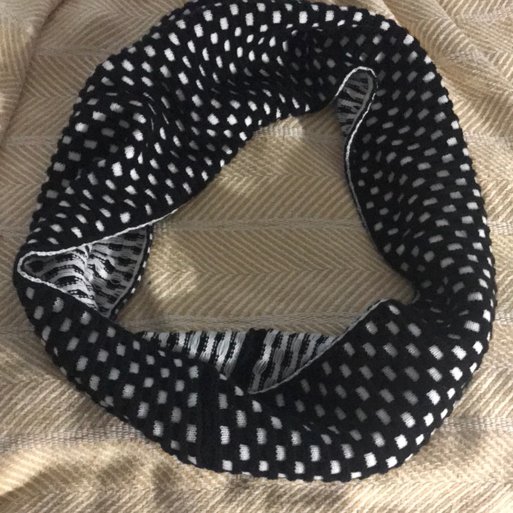 Black and white infinity scarf